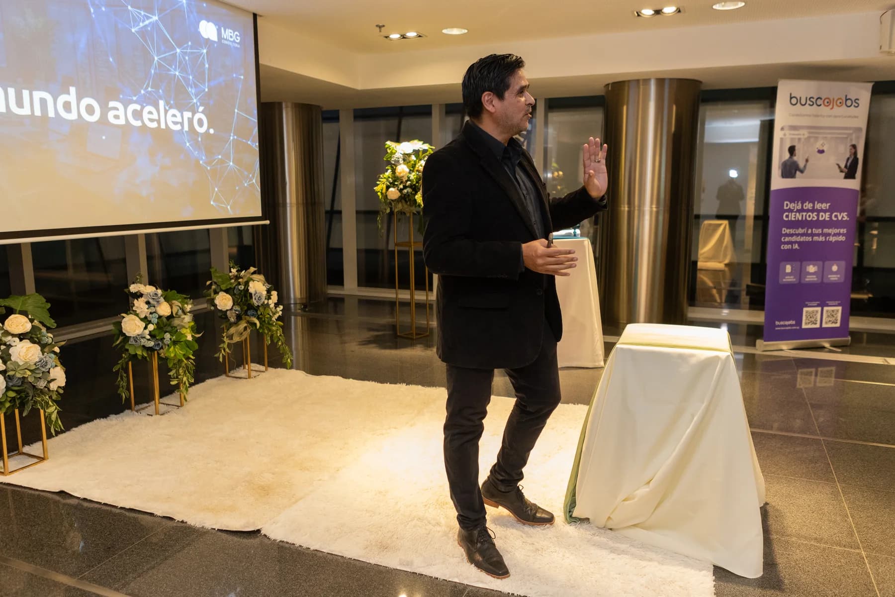 Marcelo Machuca en una experiencia de liderazgo.